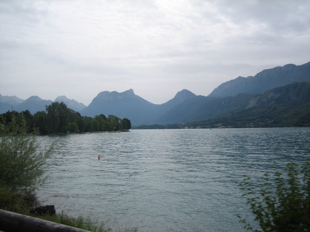 Lac d'Annecy - Angon by Jeremy Bourgouin