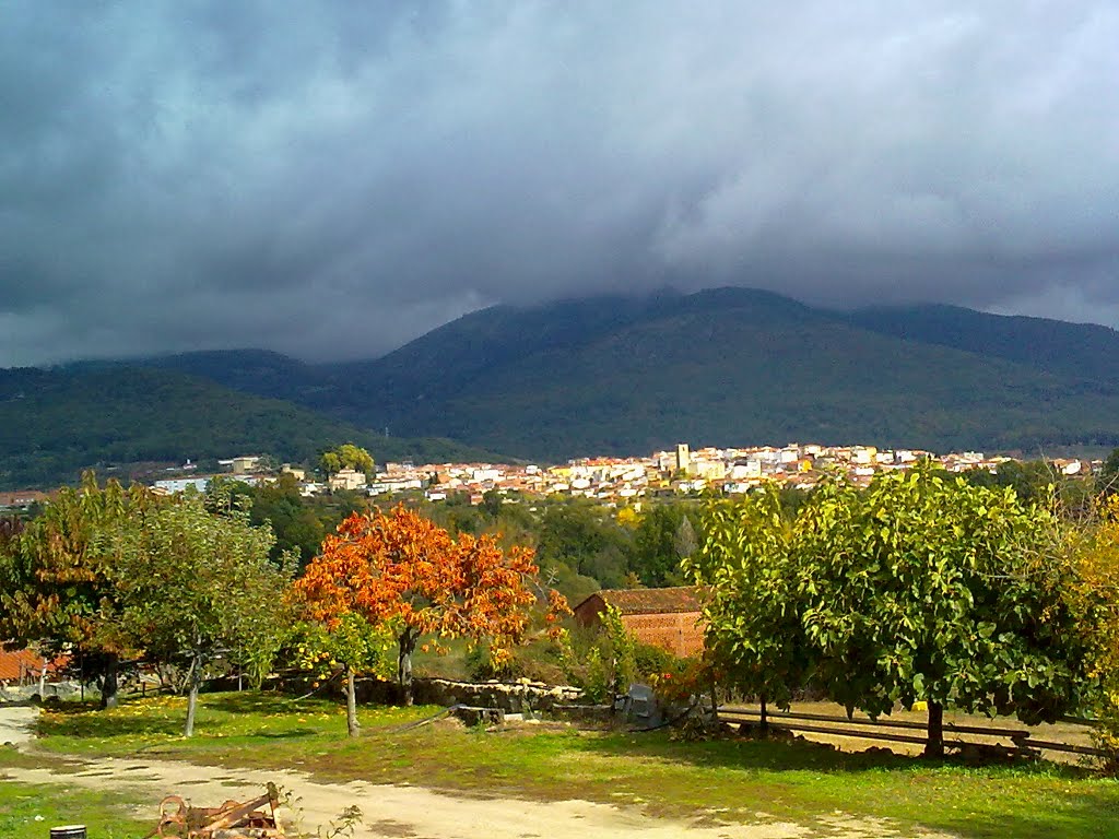 Vista de Jarandilla de la Vera, desde Los Parrales. Una tarde de noviembre de 2010 by viajeroandaluz