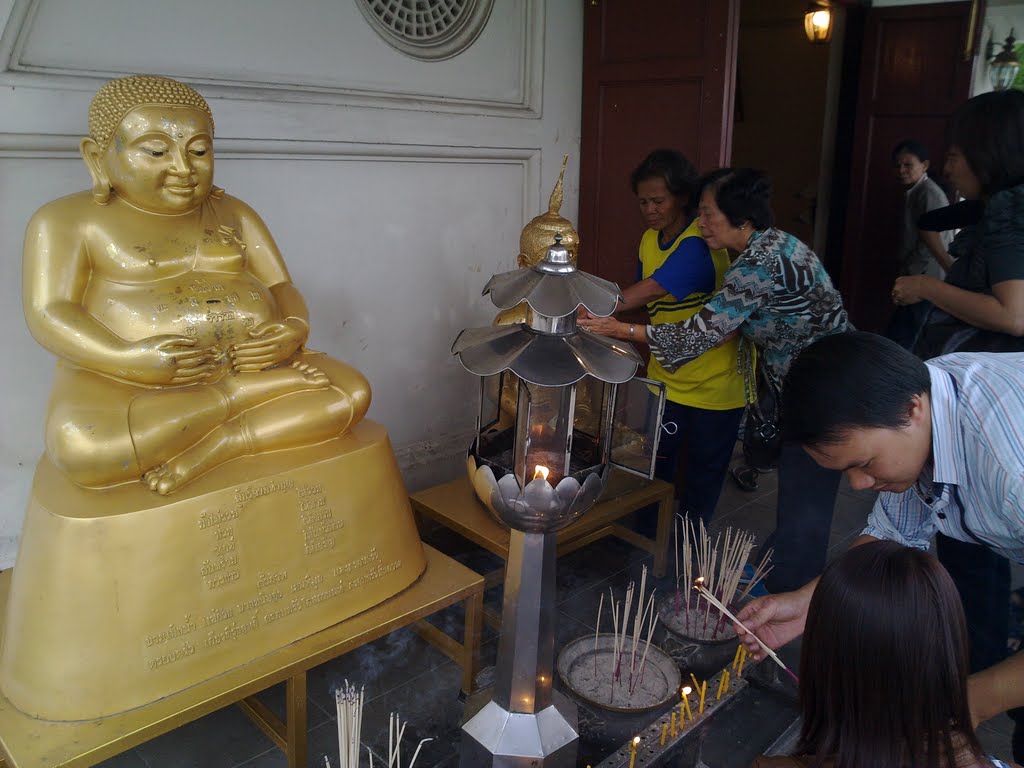 Wat Yannawa: Honnering Buddha by Inazuma