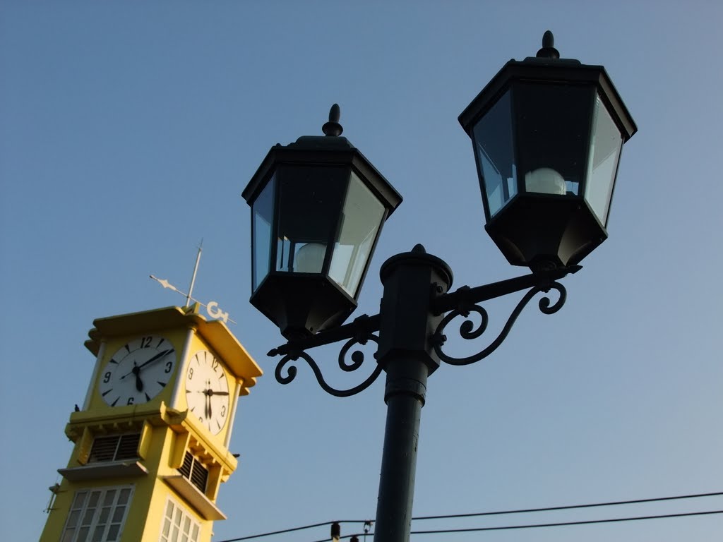 Ratchaburi's clock tower - หอนาฬิการาชบุรี by สถาบันราชบุรีศึกษา