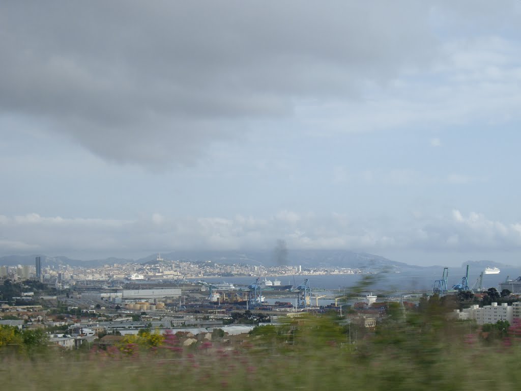 Marseille, arrivée par l'autoroute du littoral by Jacques Peyrelevade