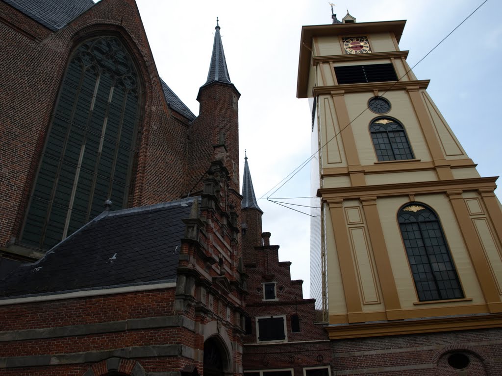 Westerkerk en het Houten Klokkenhuis in Enkhuizen. by Hans R. van der Woud…