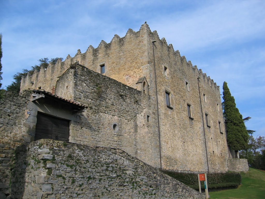 CASTELL DE MONTESQUIU by THONERIZ