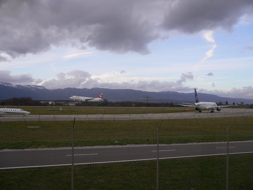 Airport Geneve by tinolopes