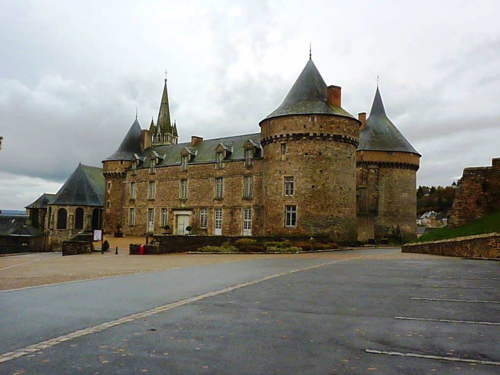 Le château de Sillé-le-Guillaume by daniel Morillon