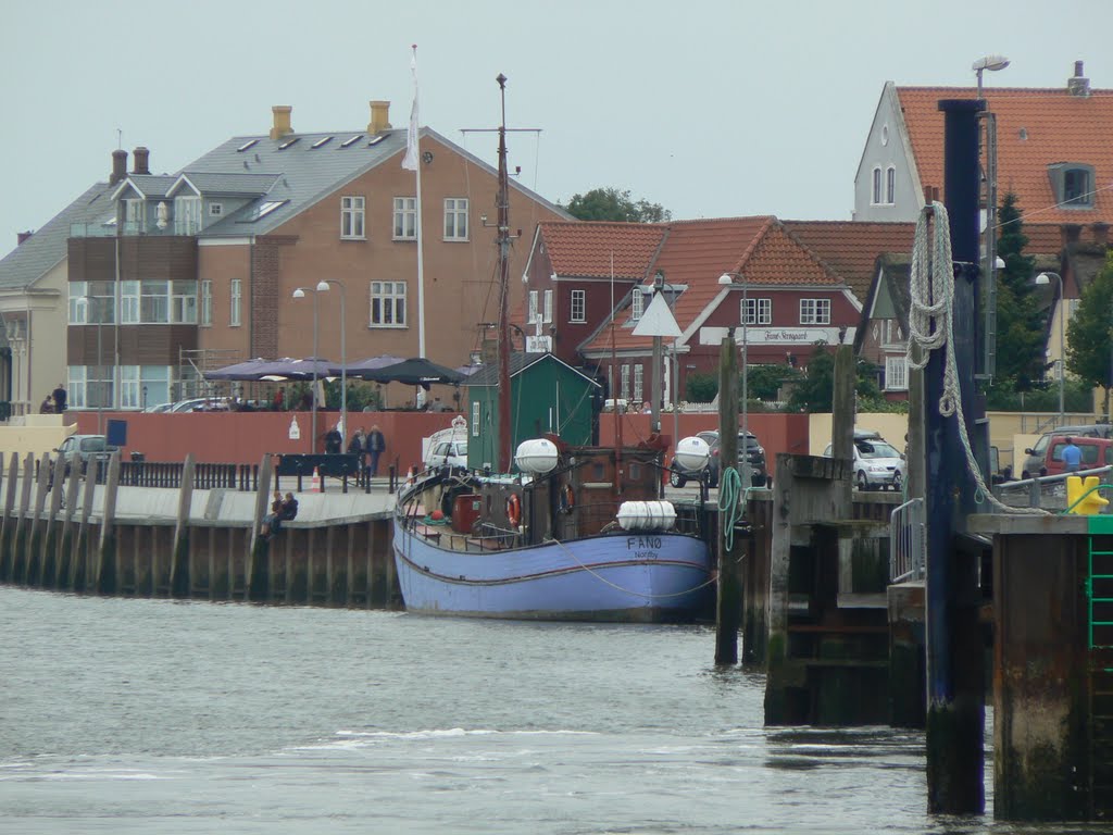 Blick auf den Hafen by Jörn und Corinna