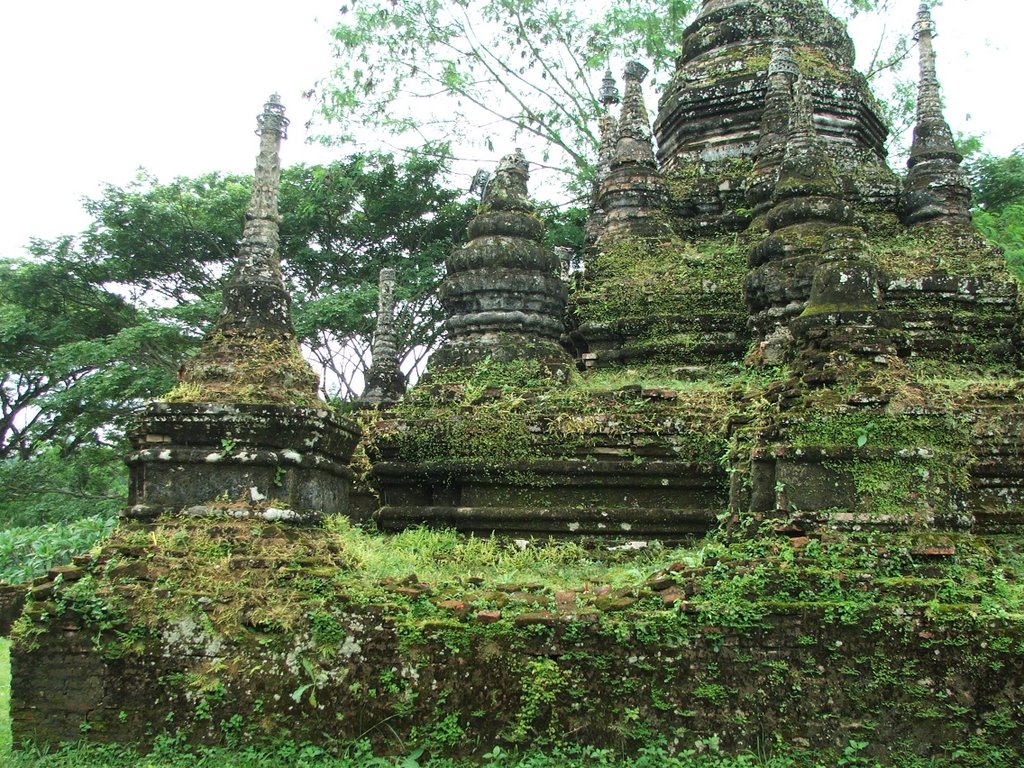 Wat Tham (cave) Chiang Dao (star) Chedi by Uwe Werner