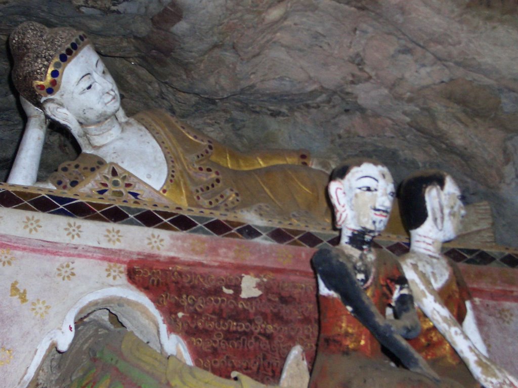 Chiang Dao cave entrance hall by Uwe Werner