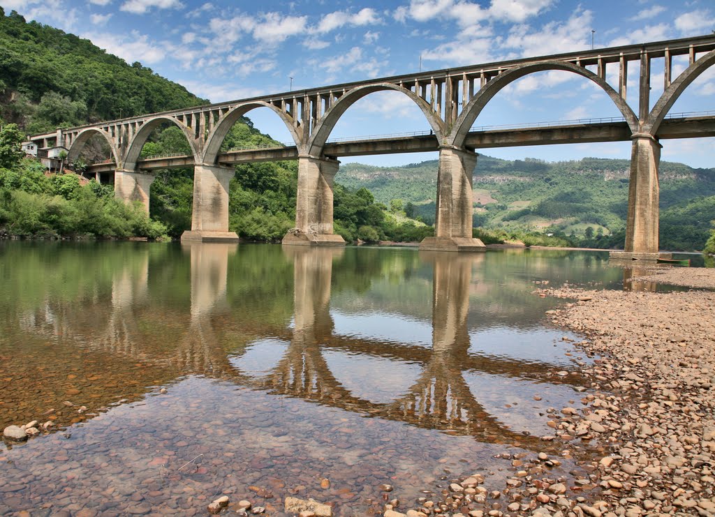 Ponte de Acesso a Muçum - RS - ©Daniel Schüür by Daniel Schuur