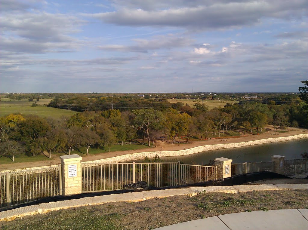 Small picnic area with nice outlook in Cameron Park by corwin1681