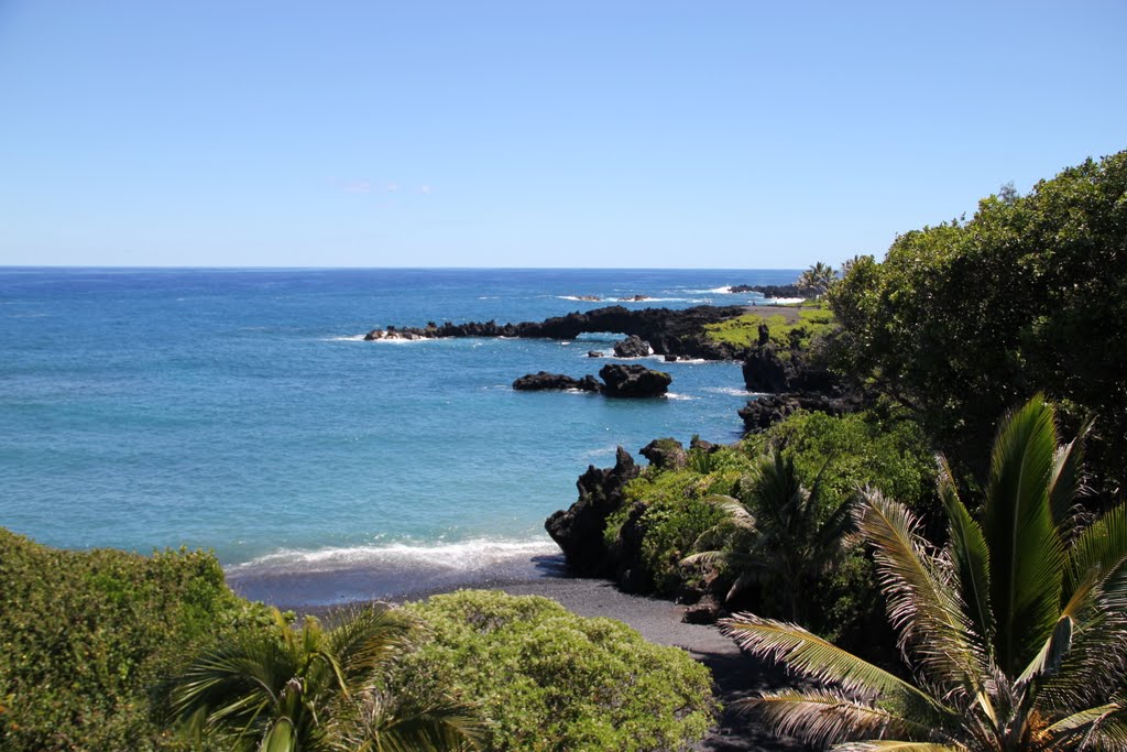 Black Sand Beach, (Road to Hana), Maui by Robert Kosi