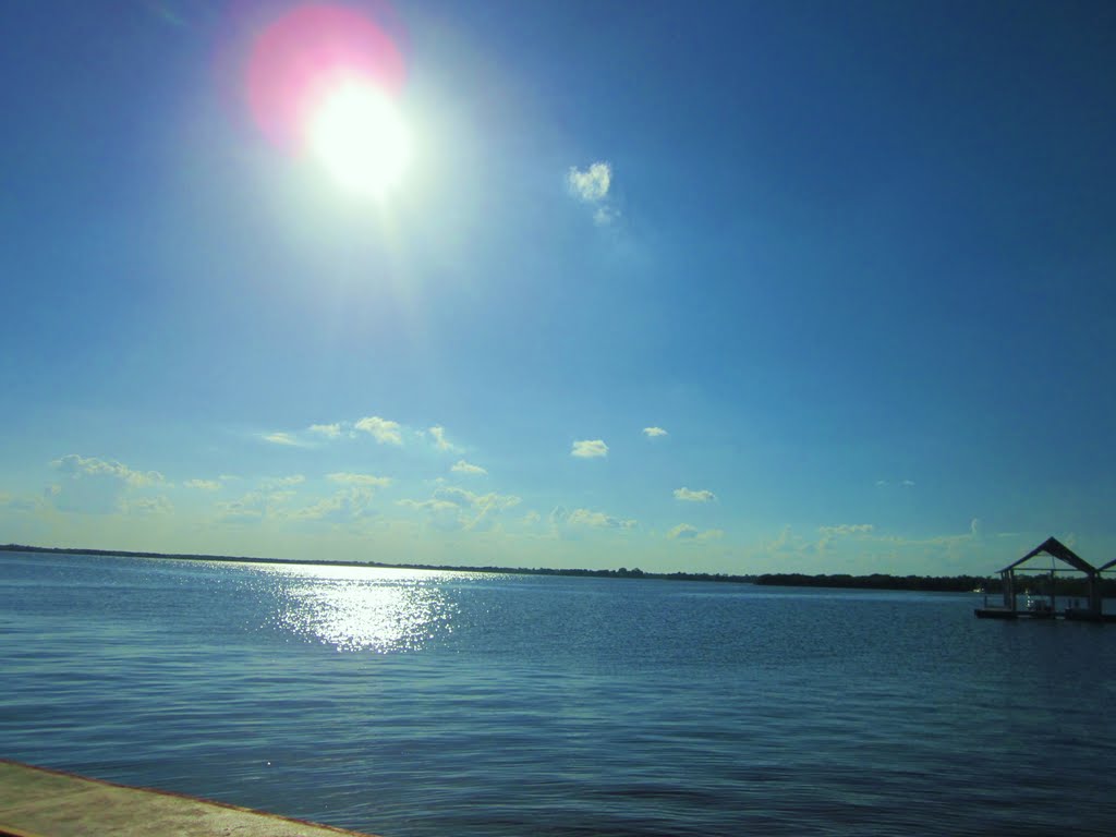 Paseando en auto por el muelle, Chetumal, Q. Roo by holachetumal