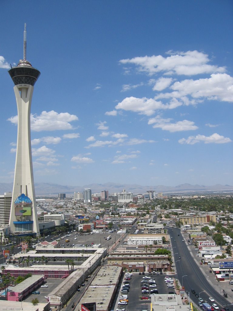 Stratosphere Tower by TineMeier