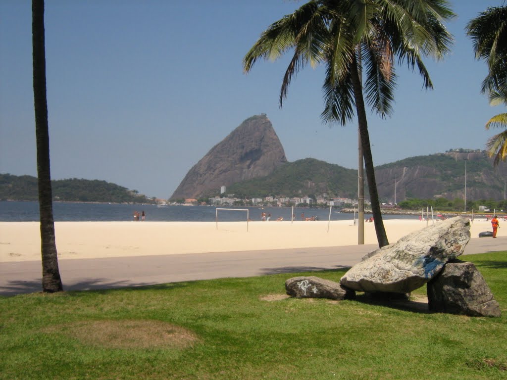 Praia de Flamengo by lluiscanyet