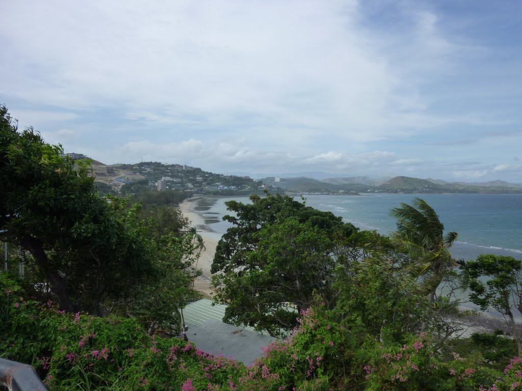 View along ELA BEACH area to Ela Mukana Hill & KOKI , and 2 mile Hill in centre, and Old Baldy Hill on left in GABUTU area, from end of Armit Street on PAGA HILL, Port Moresby, PNG, on 11-07-2010 by Peter John Tate