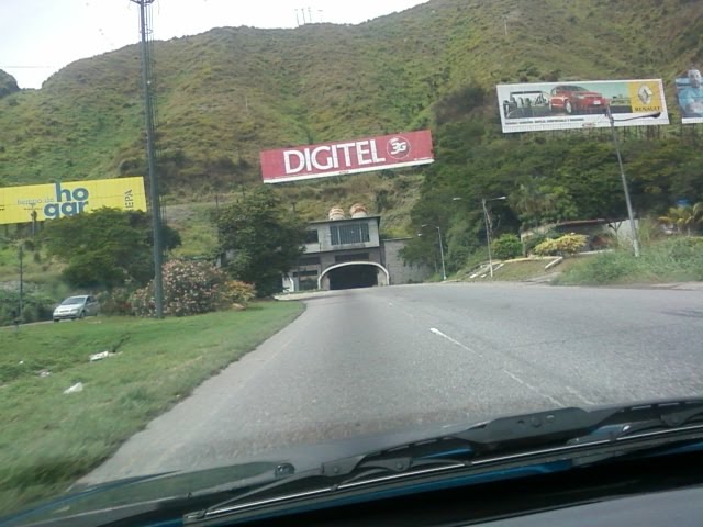 Maracay - Valencia, Autopista Regional del Centro, Tunel La Cabrera by favikar