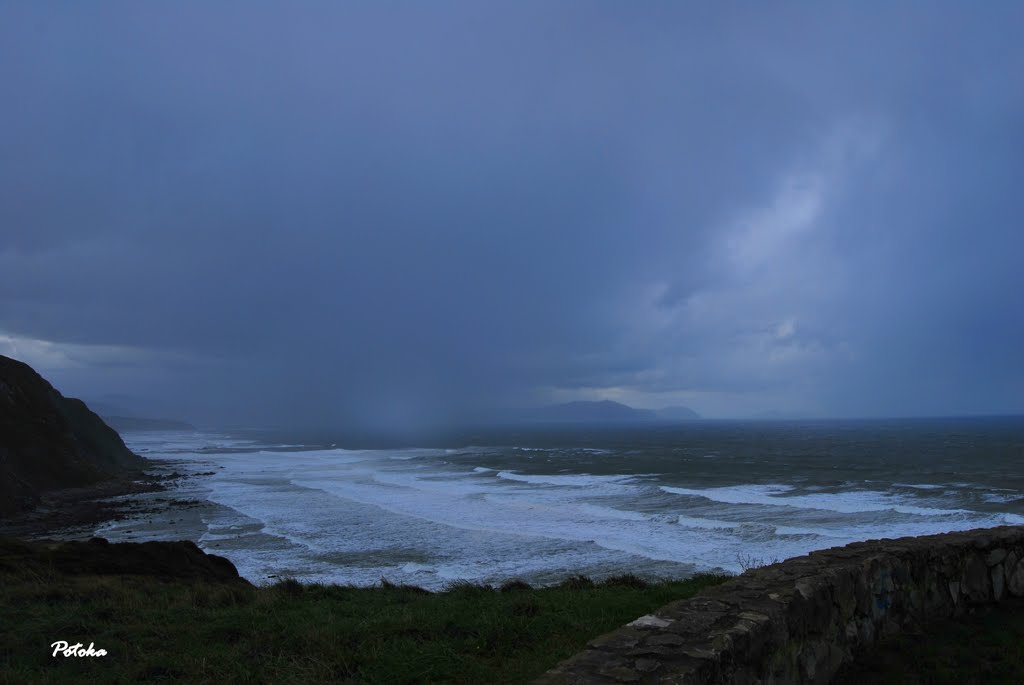 Tormenta sobre el Cantábrico (Barrika) by Potoka