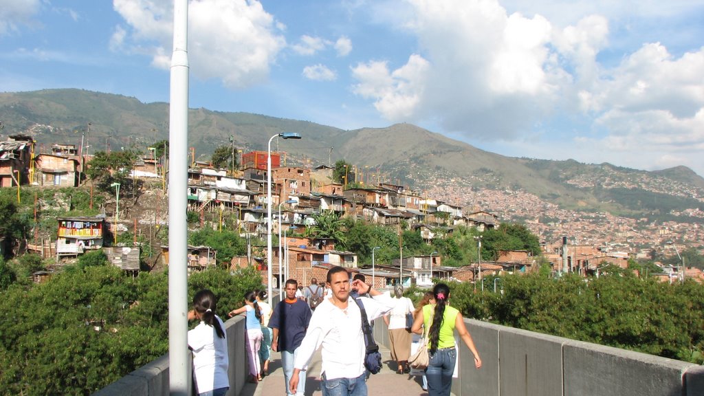 Barrio Moravia desde la Estación Caribe_ Metro de Medellín by fab_zac