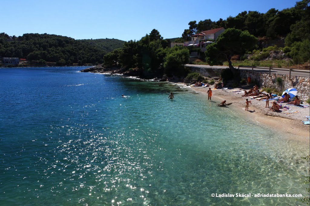 Sumartin - island Brač by adriadatabanka.com