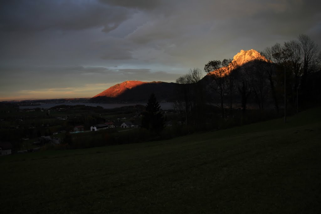 Sonnenuntergang am Grünberg und Traunstein by Karlofoto