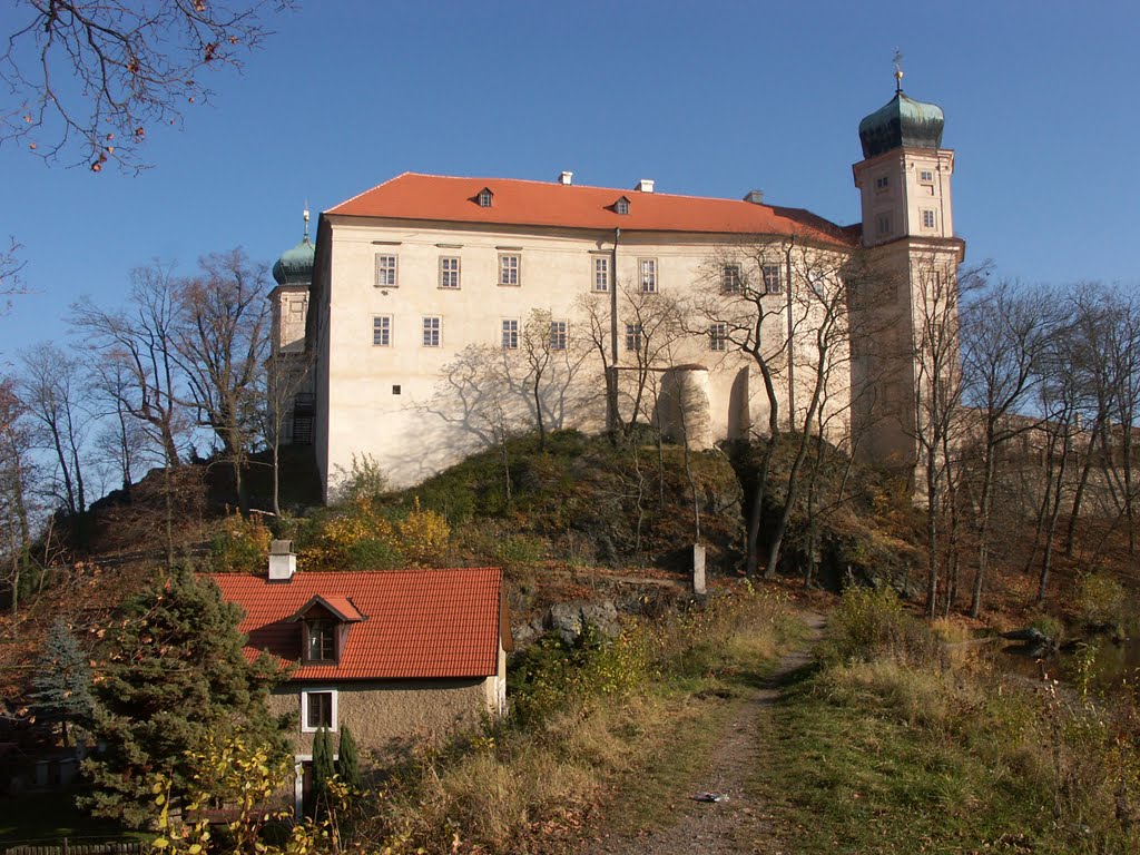 Přírodní park u zámku Mníšek pod Brdy by Kamil Kristen Brzák-THERESIAE RTM