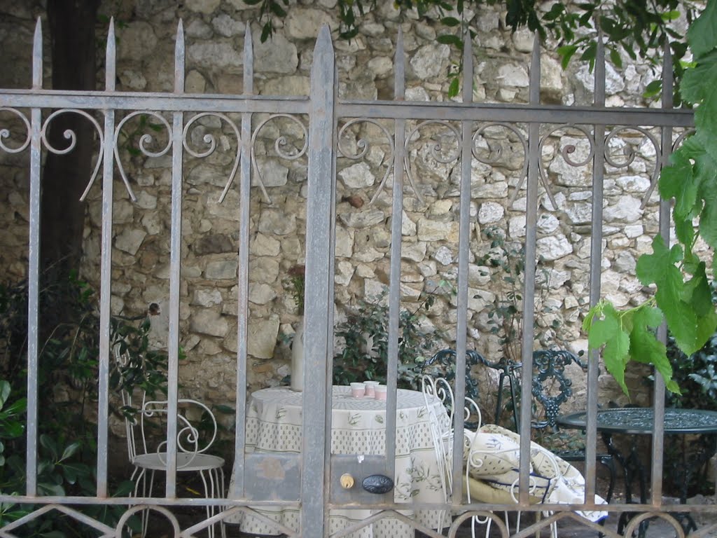 Petit déjeuner à Eygalières by ©  G. Marucci