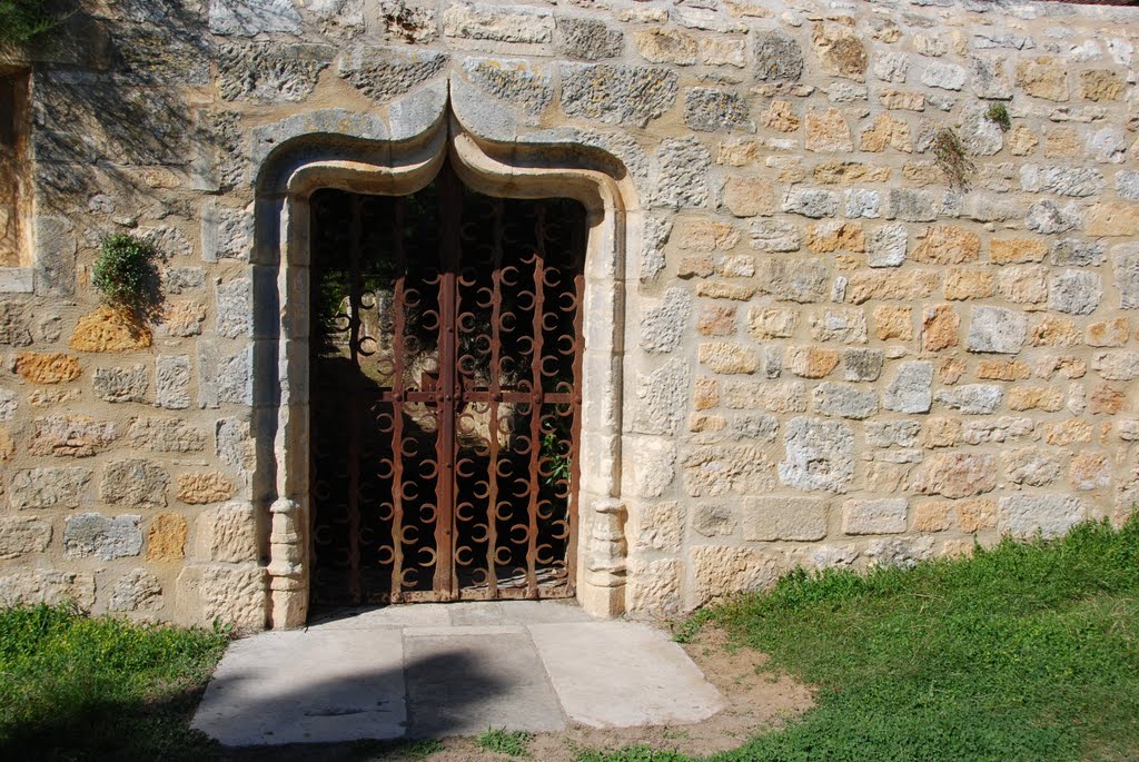 DOMME, porte gothique (XVème)du couvent des Augustins by boguy