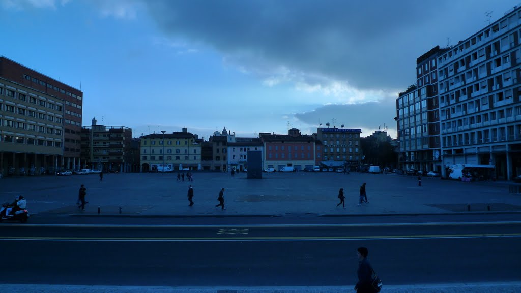 Piazza VIII Agosto, Bologna by lo zoppo