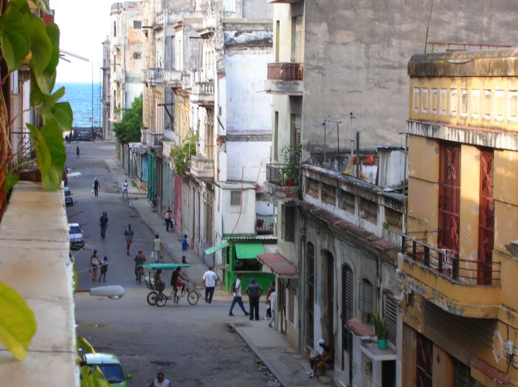 Calle Manrique, La Habana, Cuba by MrPaolote