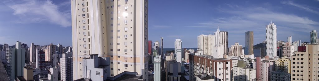 Balneário Camboriu Panorâmico by Angelo Carlos Ronchi