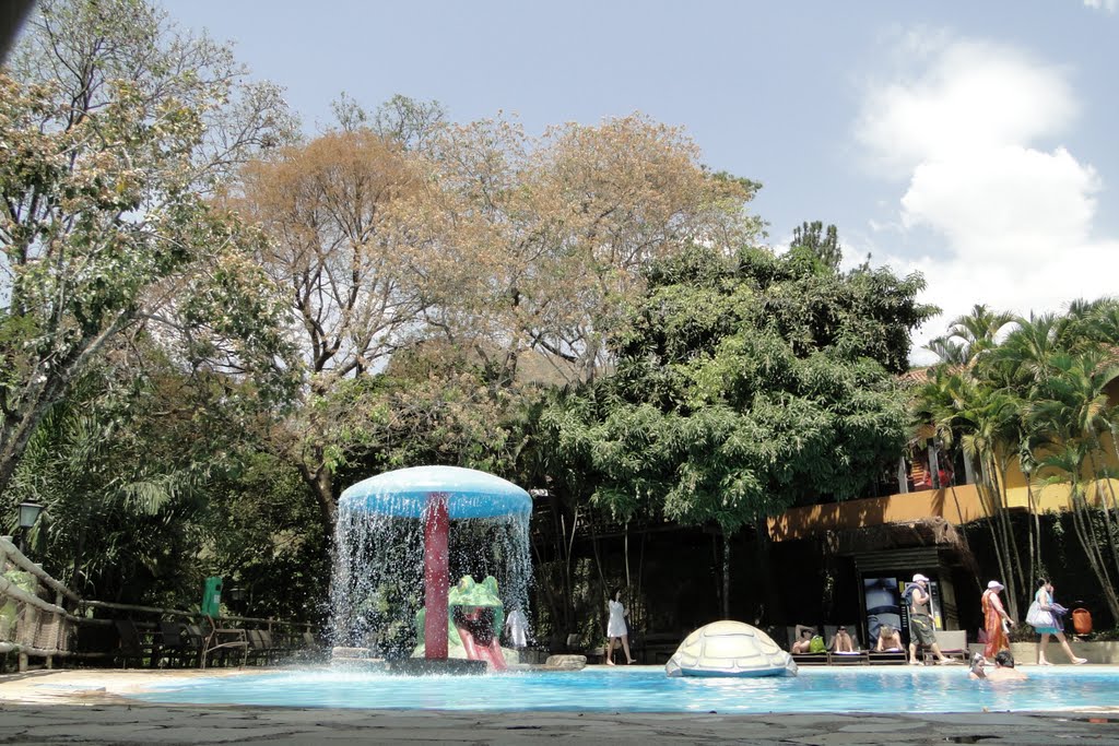 Piscina infantil no Parque das Fontes - Rio Quente - Goiás - Brasil by Paulo Yuji Takarada