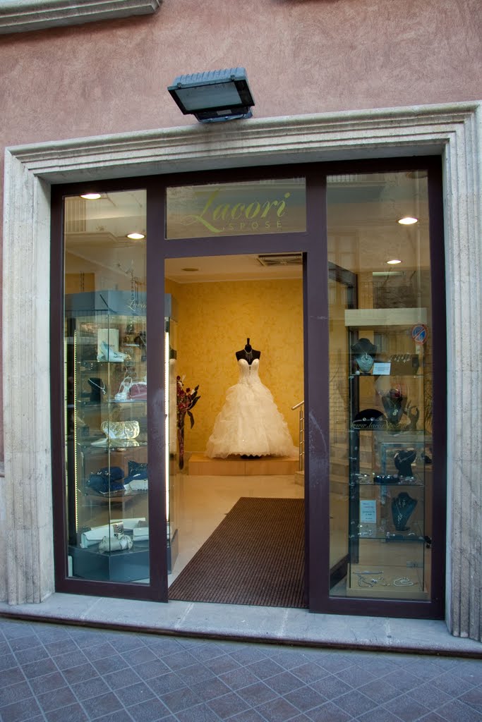 Ingresso Lacori Spose by puffy