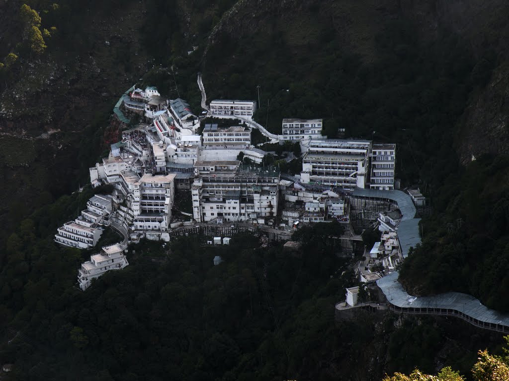 Mata Shree Vaishno Devi ka Bhawan by bikram likes nature