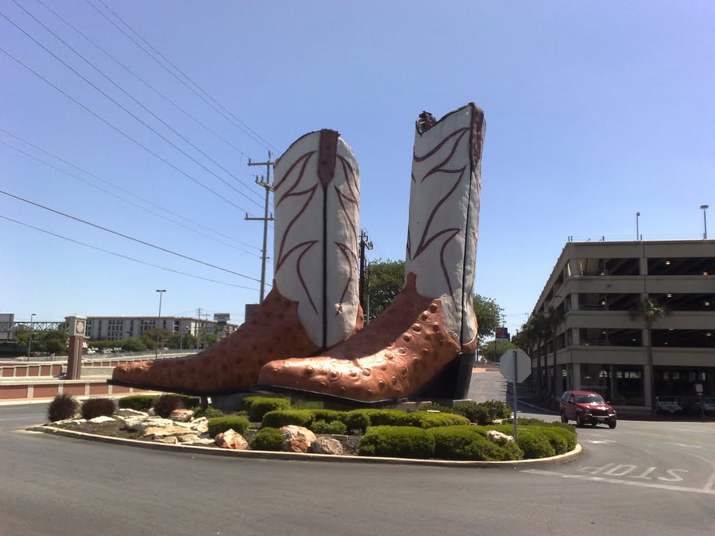 Biggest boots in the world! Northstar Mall, San Antonio, TX by vetmike25