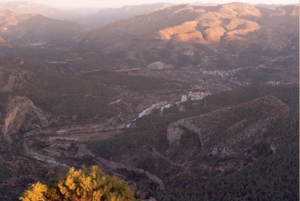 Valle de Montanejos desde Morrón de Campos. Abril de 1999. by Oscar Vte. Raro