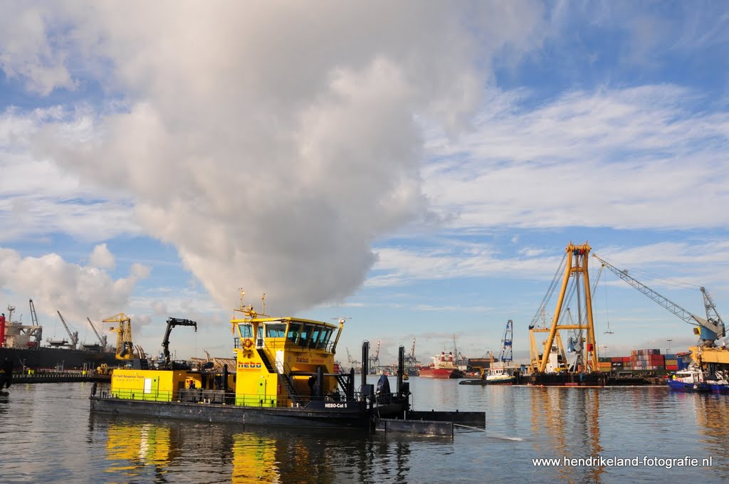 Waalhaven, Rotterdam, Netherlands by Henk Eland