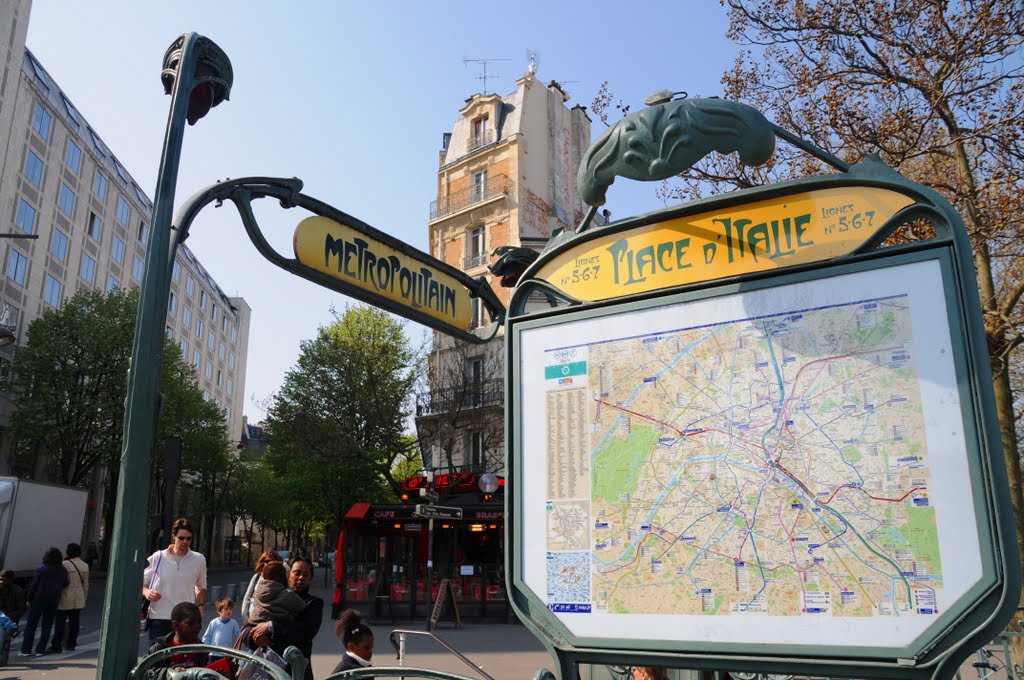 Métro de Paris - Place d'Italie by georgedes