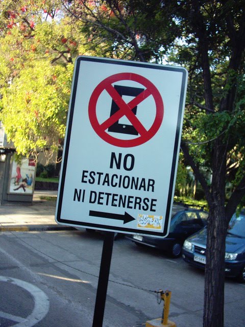 No estacionar ni detenerse, Providencia by Martín Guzmán Henríquez