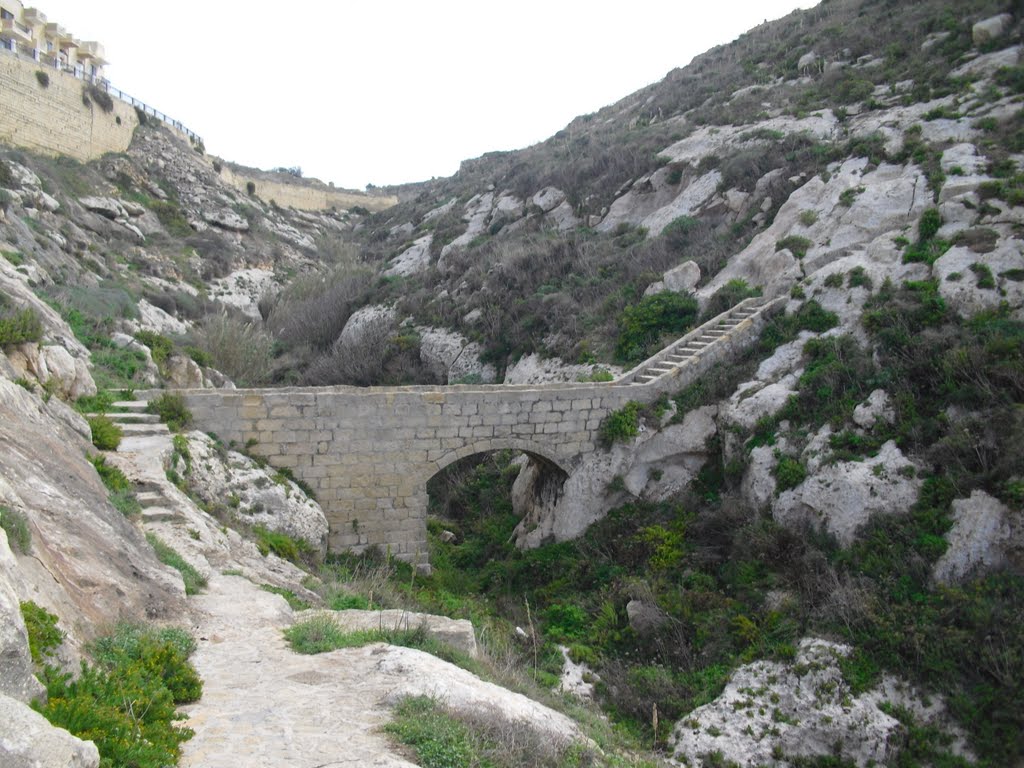 Brücke zum Xlendi-Tower by lukas51