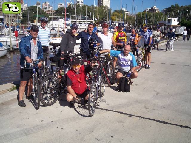 Bikers del sur en Olivos by Juan Pablo Rogala