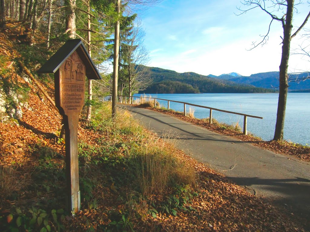 Marterl am Walchensee by Klaus Rommel