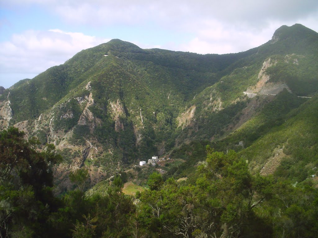 Massif d'Agana nord de Santa cruz de Tenerife by Manuel Alvarez Salin…