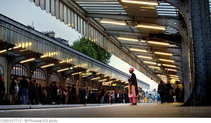 Métro Barbès-Rochechouart. Station aérienne. by PFRunner Photographe…