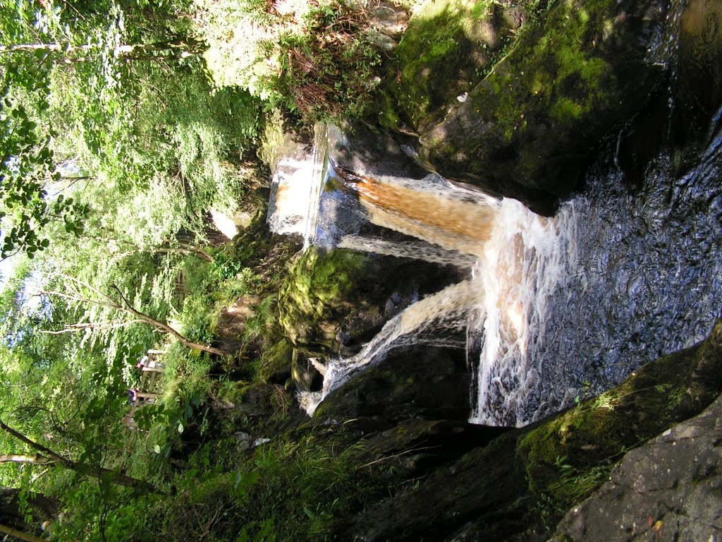 Peca Falls by AnandLeo