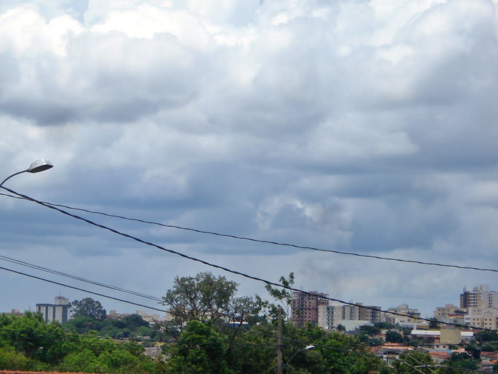 Dia Nublado em Uberlândia by Luiz Paulo Oliveira