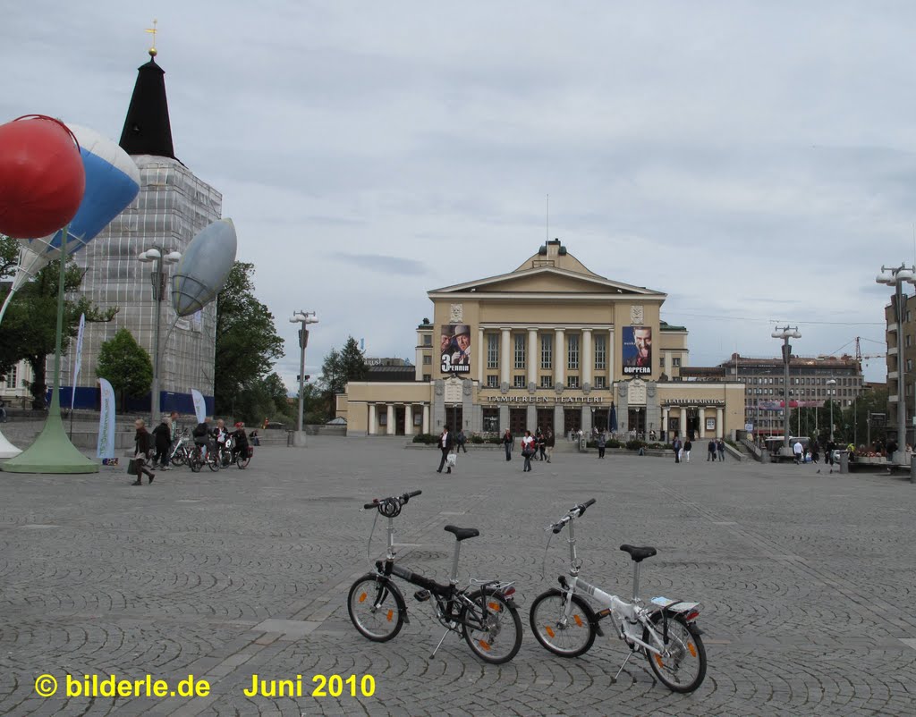 Tampere Theater, mit unseren Falträdern by bilderle.de