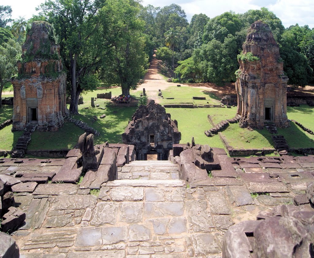 Bakong Temple 4 by Innes Griggs