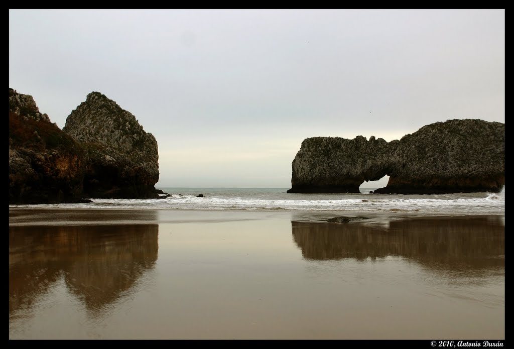 Playa de Prellezo by Antonio Durán Domíng…