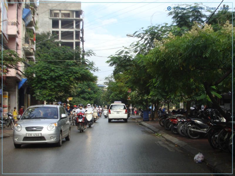 Phố - Chùa Láng - Street by Thắng Nguyễn Xuân