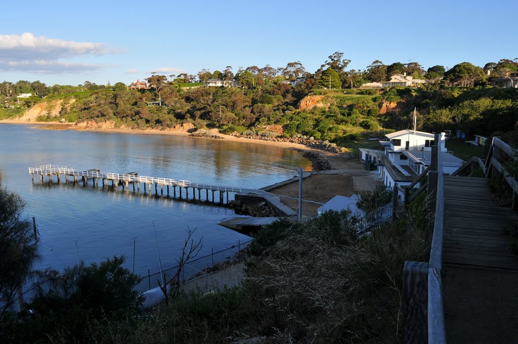 Davey's Bay Pier & Yacht Club 16th Nov 2010 by Craig Ward